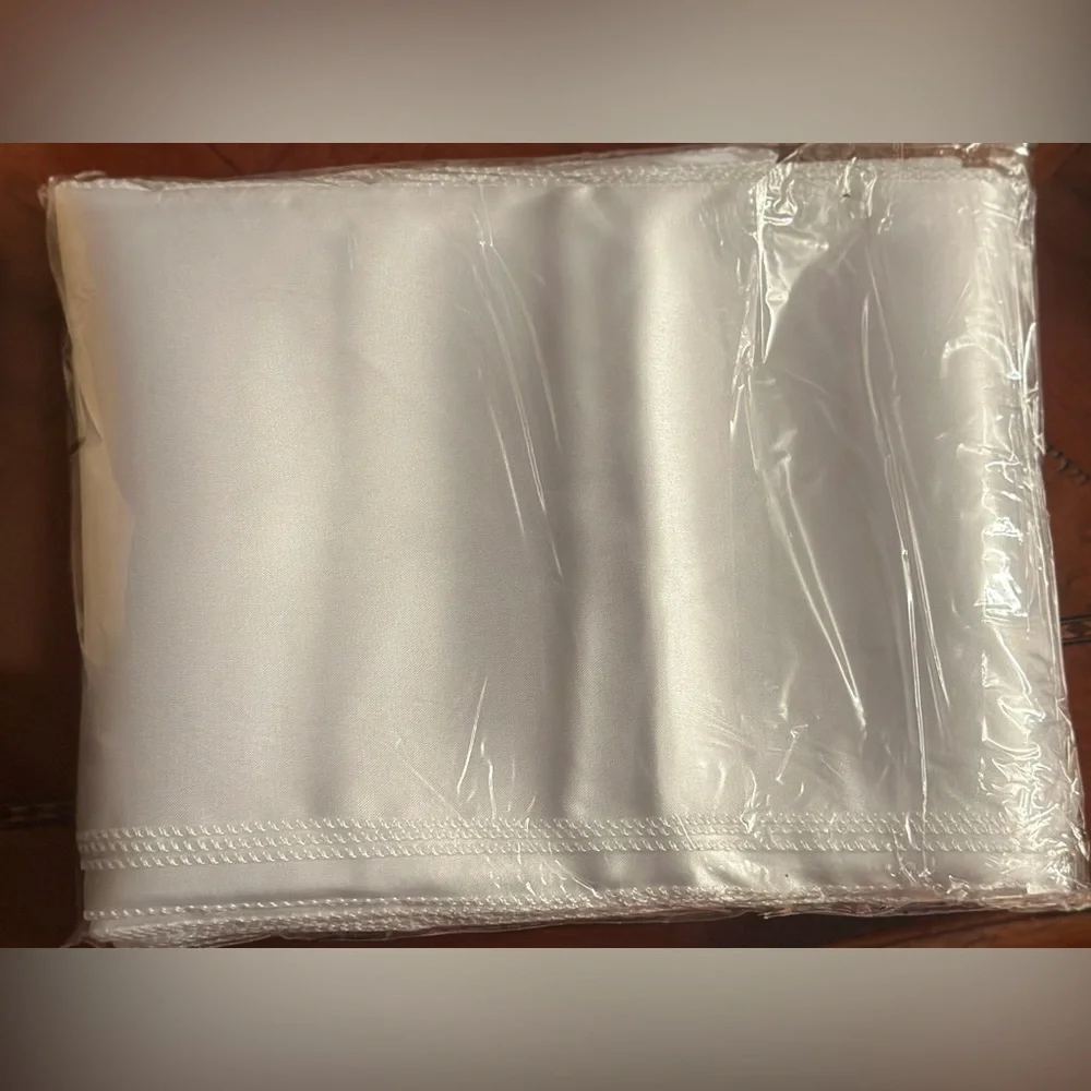 Satin Chair Bow for Universal Coverage NIP Bundle of 50 White